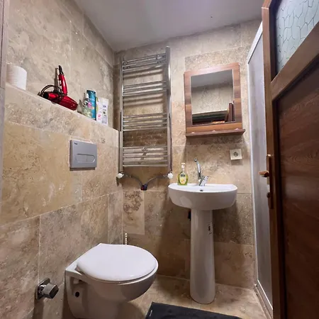 Uluyol Stone House 아바노스